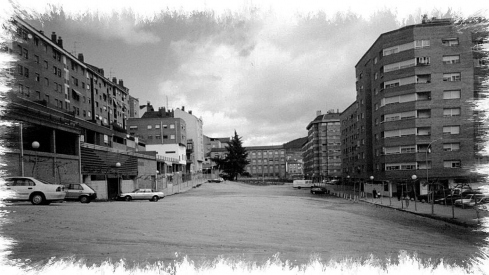 Antigua Plaza Molinos en el barrio de las Huertas | Foto: Autor: Juan Vhl, compartida en el grupo de Facebook 'Fotos antiguas de Ponferrada y de El Bierzo' Antigua Plaza Molinos en el barrio de las Huertas | Foto: Autor: Juan Vhl, compartida en el grupo de Facebook 'Fotos antiguas de Ponferrada y de El Bierzo'