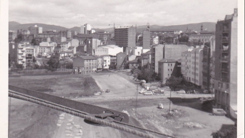 Urbanización del polígono de las Huertas en la calle Río Urdiales | Foto: Autor Jorge Antonio Rubio Fernández, compartida en el grupo de Facebook 'Fotos antiguas de Ponferrada y de El Bierzo' Urbanización del polígono de las Huertas en la calle Río Urdiales | Foto: Autor Jorge Antonio Rubio Fernández, compartida en el grupo de Facebook 'Fotos antiguas de Ponferrada y de El Bierzo'