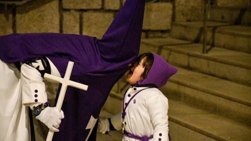 Salida de la procesión de Silencio en el Miércoles Santo de Ponferrada (16)