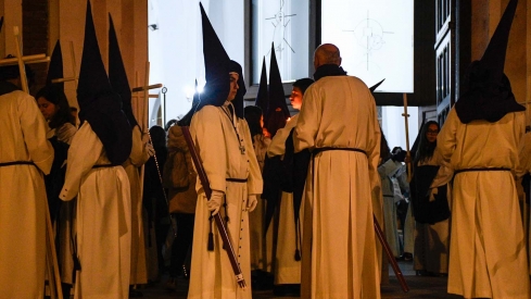 Salida de la procesión de Silencio en el Miércoles Santo de Ponferrada (7)