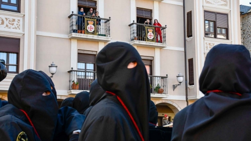 San Juanín y Encuentro durante el Viernes Santo de Ponferrada (100)