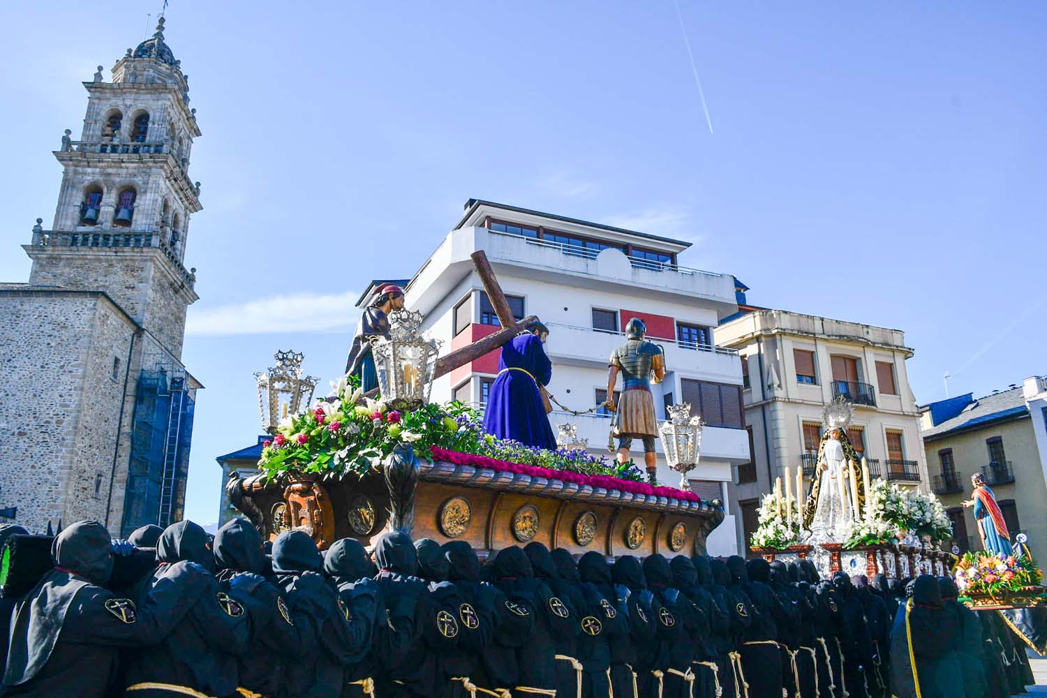San Juanín y Encuentro durante el Viernes Santo de Ponferrada (125)