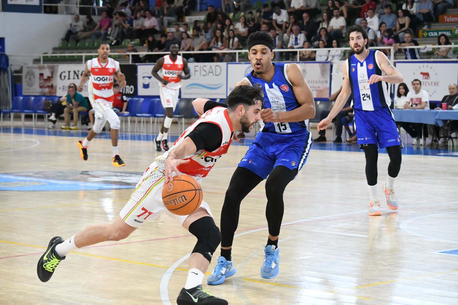 Baloncesto Clínica Ponferrada en su encuentro con Logrobasket (3) Ginés Alonso