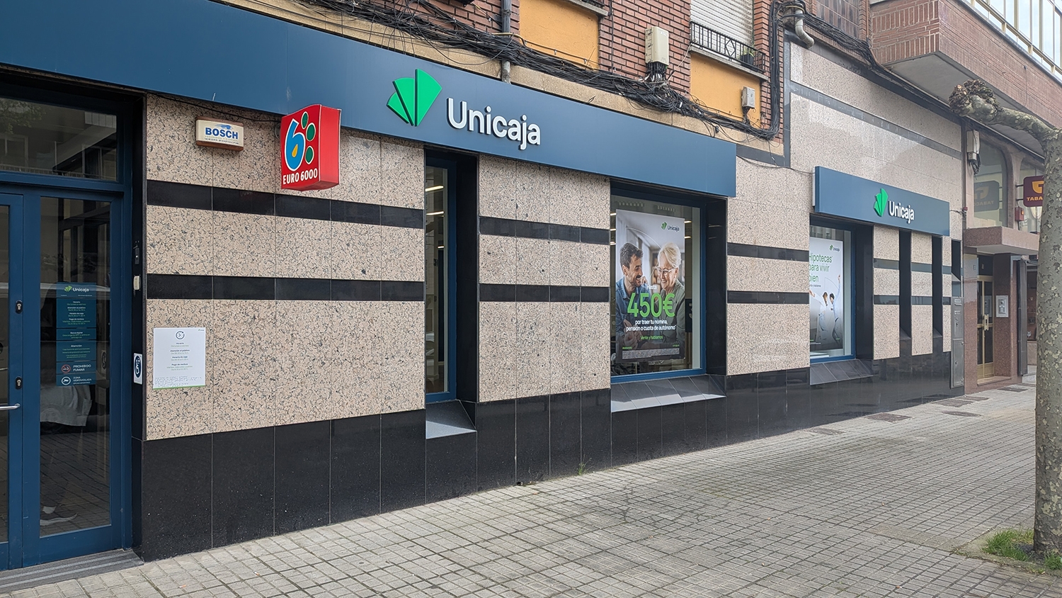 Sucursal del Banco Uni Caja en Flores del Sil Sucursal del Banco Uni Caja en Flores del Sil