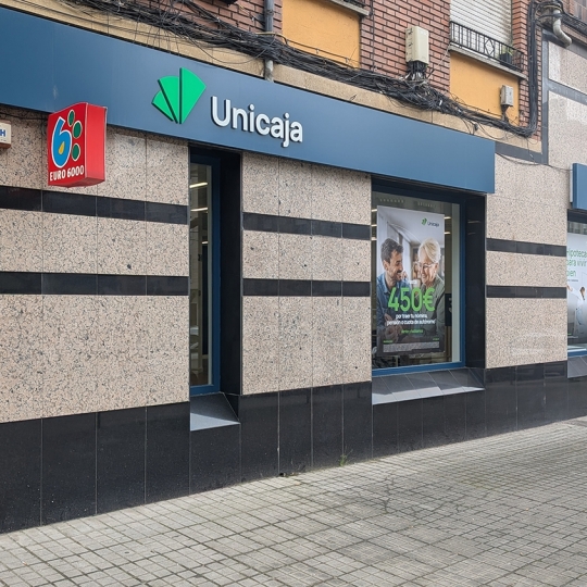 Sucursal del Banco Uni Caja en Flores del Sil Sucursal del Banco Uni Caja en Flores del Sil