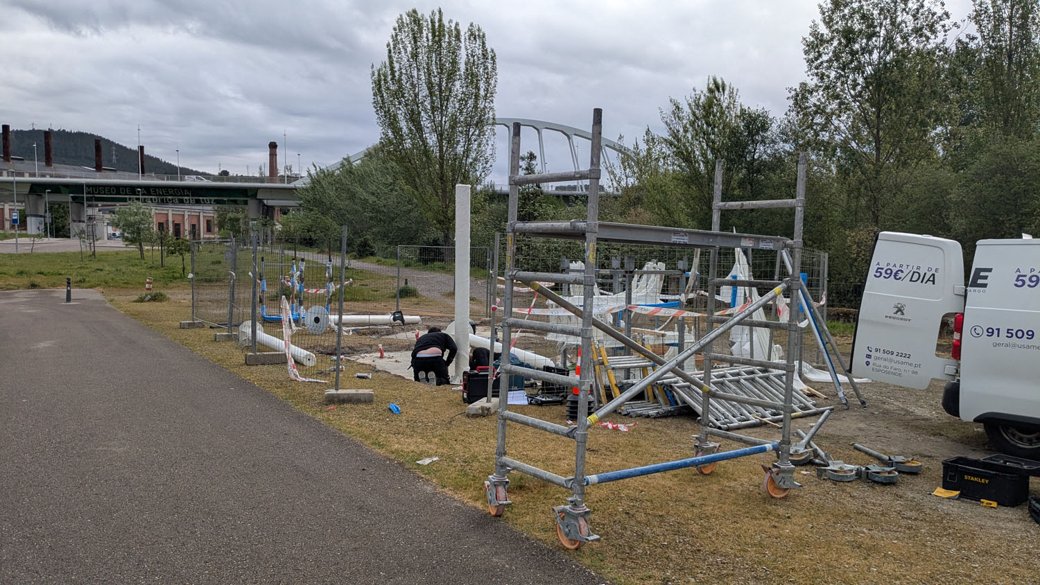 Pérgola frente al campo Ramón Martínez de Ponferrada (1) Pérgola frente al campo Ramón Martínez de Ponferrada (1)
