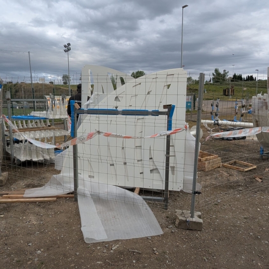 Pérgola frente al campo Ramón Martínez de Ponferrada | Foto: Dani Merino, InfoBierzo Pérgola frente al campo Ramón Martínez de Ponferrada | Foto: Dani Merino, InfoBierzo