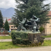 Escultura en Villablino en honor a la historia minera de la localidad