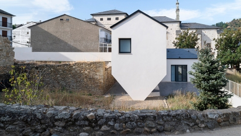 Vivienda de Villafranca del Bierzo seleccionada en los Premios Arquitectura 2026 | Foto: Colegio Oficial de Arquitectos de León (COAL)
