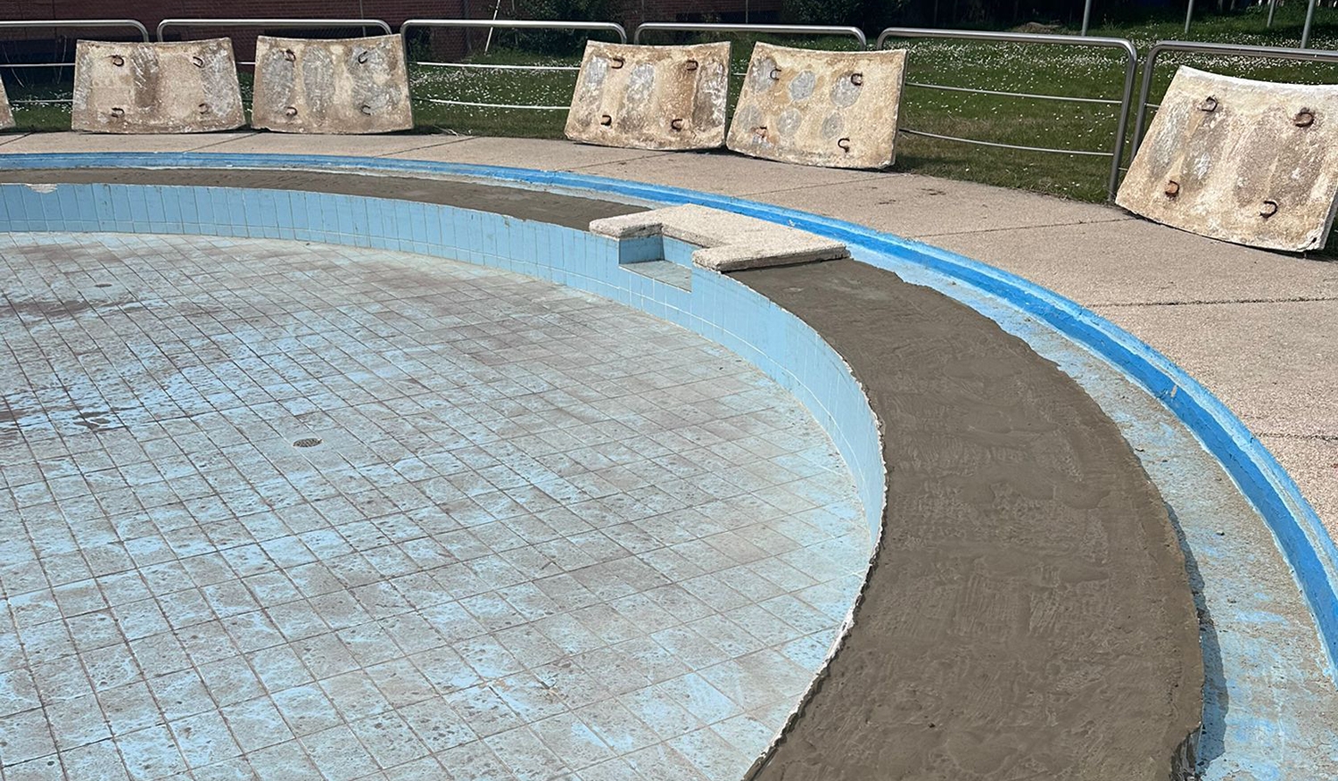 Obras en la piscina del Plantío