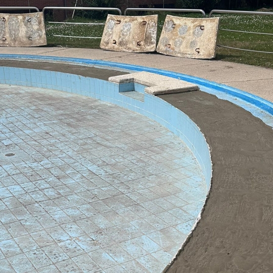 Obras en la piscina del Plantío Obras en la piscina del Plantío