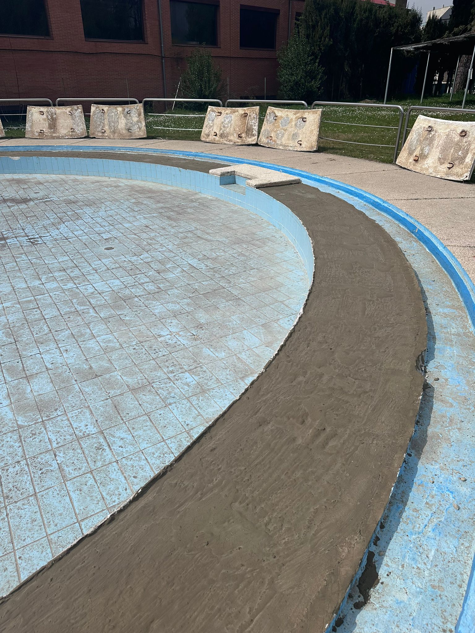 Obras en la piscina del Plantío