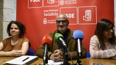 Las concejalas del PSOE, Judit Lama (I) y Silvia Blanco (D) y el portavoz socialista en el Ayuntamiento de Ponferrada, Olegario Ramón | Foto: Dani Merino, InfoBierzo Las concejalas del PSOE, Judit Lama (I) y Silvia Blanco (D) y el portavoz socialista en el Ayuntamiento de Ponferrada, Olegario Ramón | Foto: Dani Merino, InfoBierzo