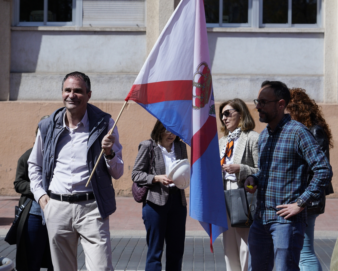 César Sánchez / ICAL. Abogados y procuradores de Ponferrada se concentran ante la sede del Instituto Nacional de la Seguridad Social, para reclamar el desbloqueo de la Proposición no de Ley para la pasarela al Régimen Especial de Trabajadores Autónomos, Reta