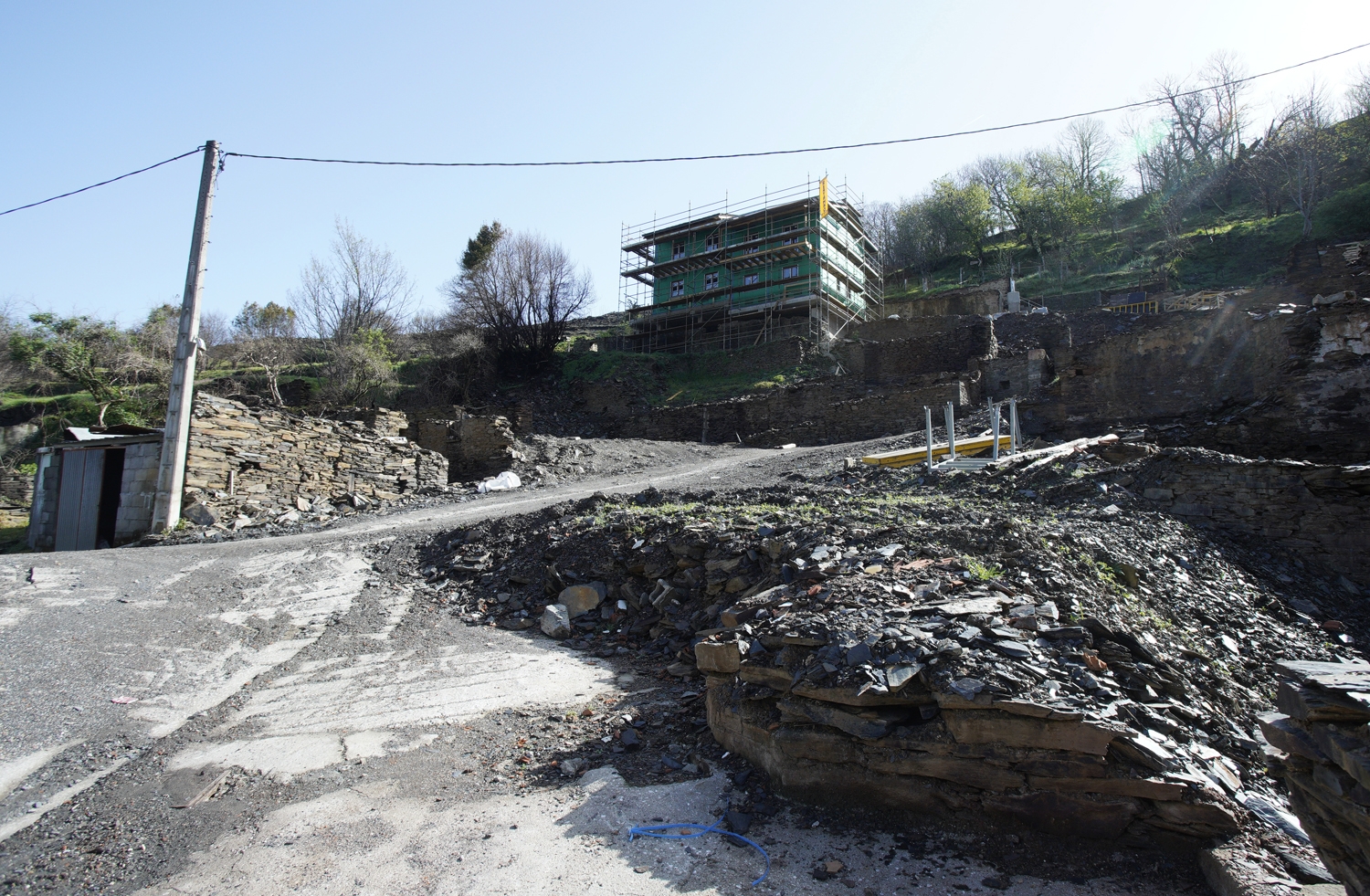 César Sánchez / ICAL. Reconstrucción del pueblo de Lusio, afectado por los incendios de agosto del año 2025 (5)