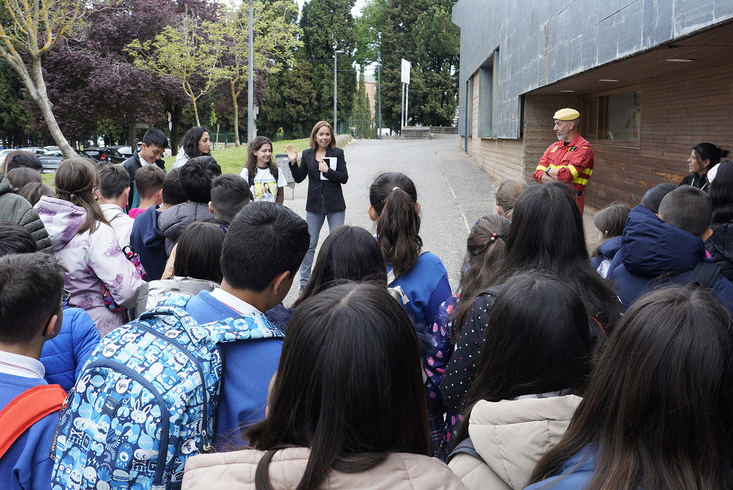 César SánchezICAL. Las profesora de la Escuela de Ingeniería Agraria del Campus de Ponferrada de la ULE, Flor Álvarez Taboada, durante el inicio de los talleres #Plantémonos(2)