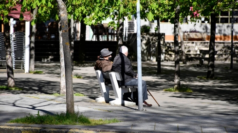 Ancianos en un banco de Ponferrada