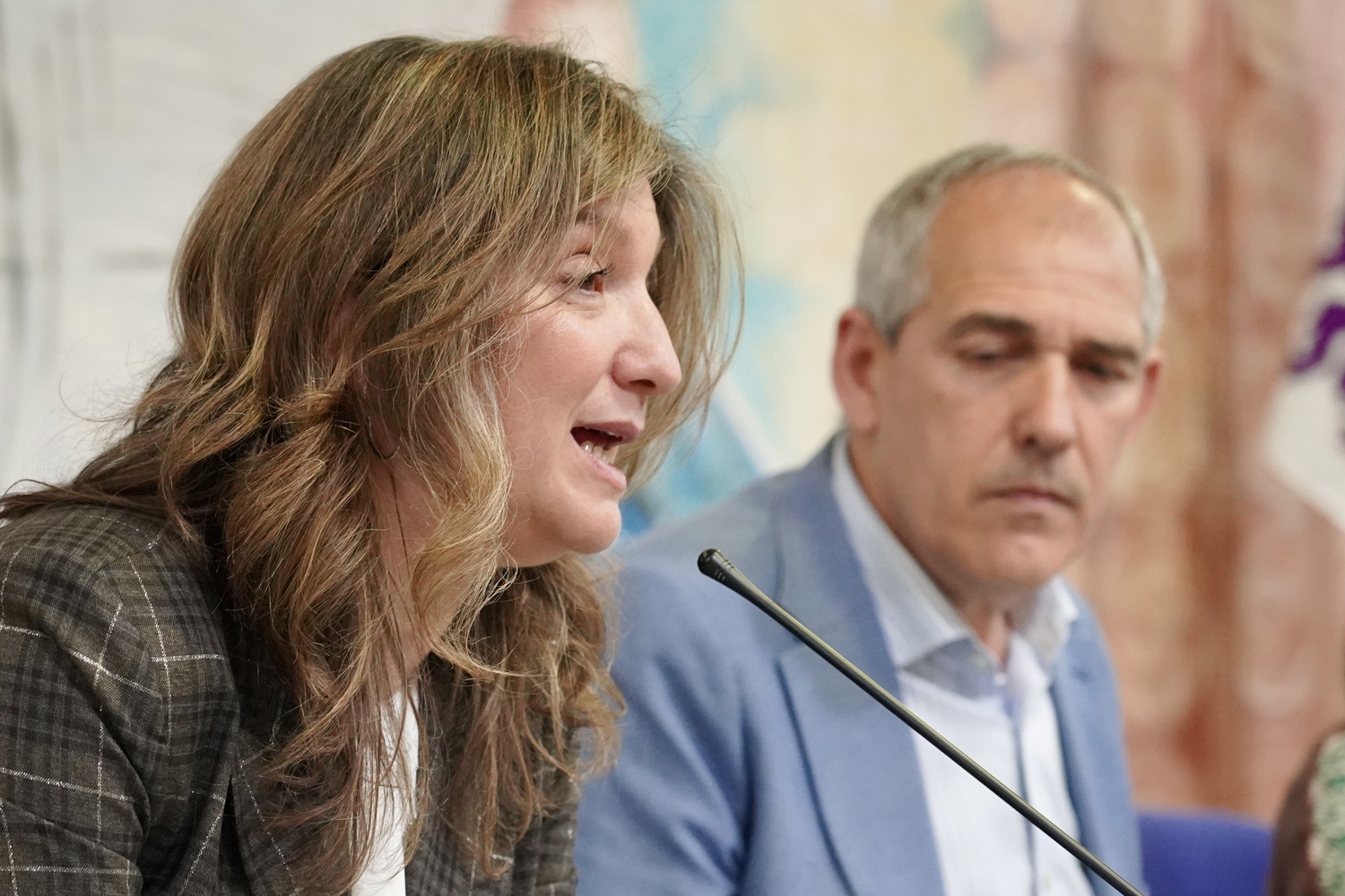 Carlos S. Campillo / ICAL. El presidente de Servicios Funerarios de León Serfunle, Vicente Canuria, y la rectora de la Universidad de León, Nuria González, firman un convenio de colaboración (3)