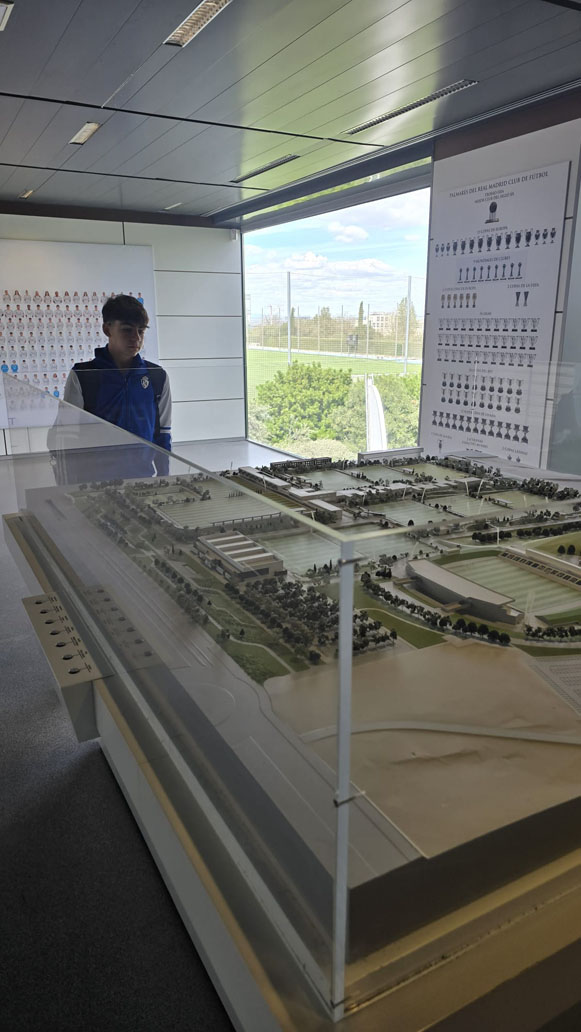 Rober Oviedo en las instalaciones del Real Madrid(2)