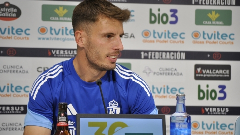 Carlos Calderón en rueda de prensa Carlos Calderón en rueda de prensa