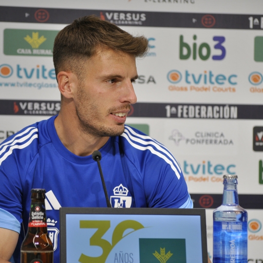 Carlos Calderón en rueda de prensa Carlos Calderón en rueda de prensa