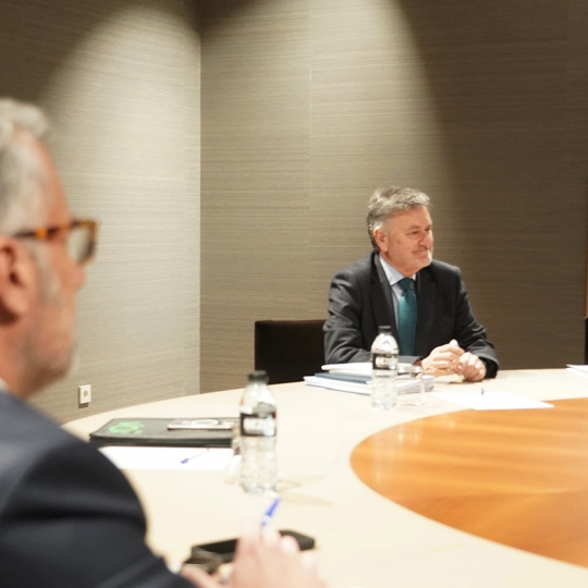 Reunión entre representantes de PP y VOX en una imagen reciente ICAL