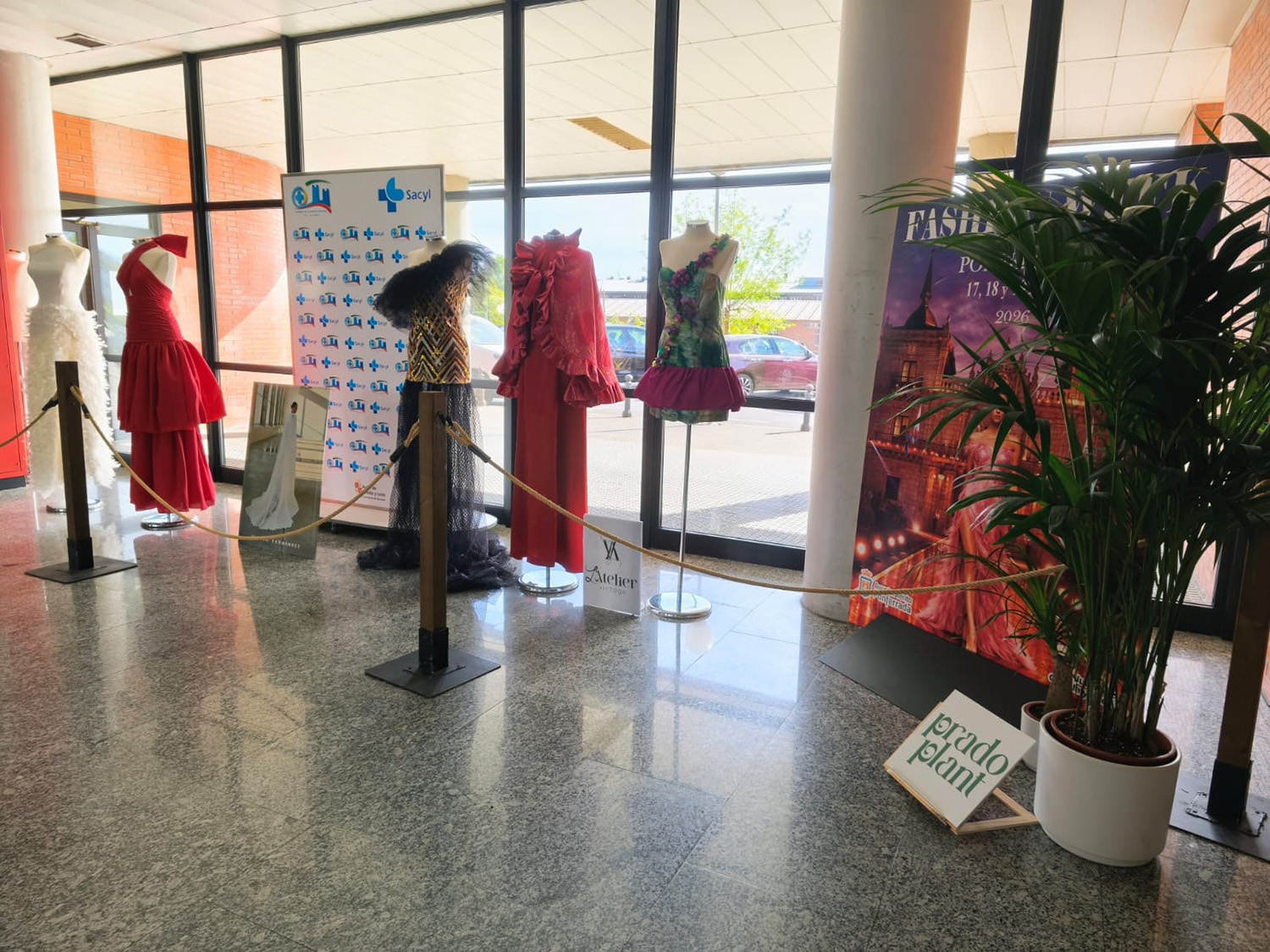 Exposición en el hall del Hospital El Bierzo de la Ponferrada Fashion Week