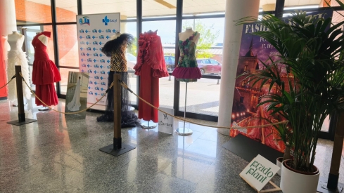Exposición en el hall del Hospital El Bierzo de la Ponferrada Fashion Week