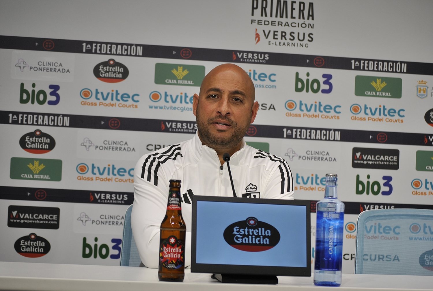 El entrenador de la Ponferradina, Mehdi Nafti