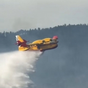 Miembros del ejército del aire participan en el incendio de Vega de Espinareda