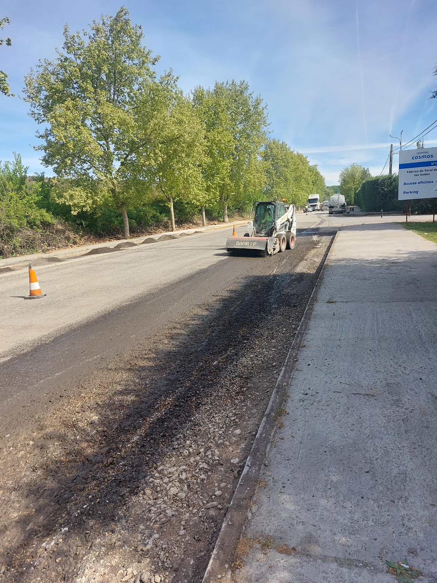 Reparación de la carretera de acceso a Cementos Cosmos