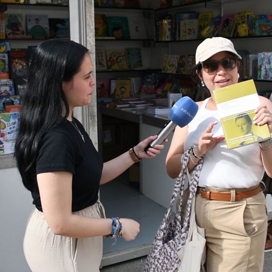 Ponferrada celebra la Feria del Libro con una juventud atraída por la lectura de fantasía en una ubicación más acogedora (4)