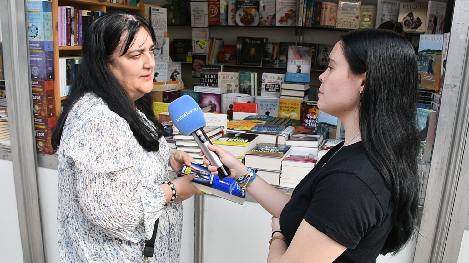 Ponferrada celebra la Feria del Libro con una juventud atraída por la lectura de fantasía en una ubicación más acogedora (5)