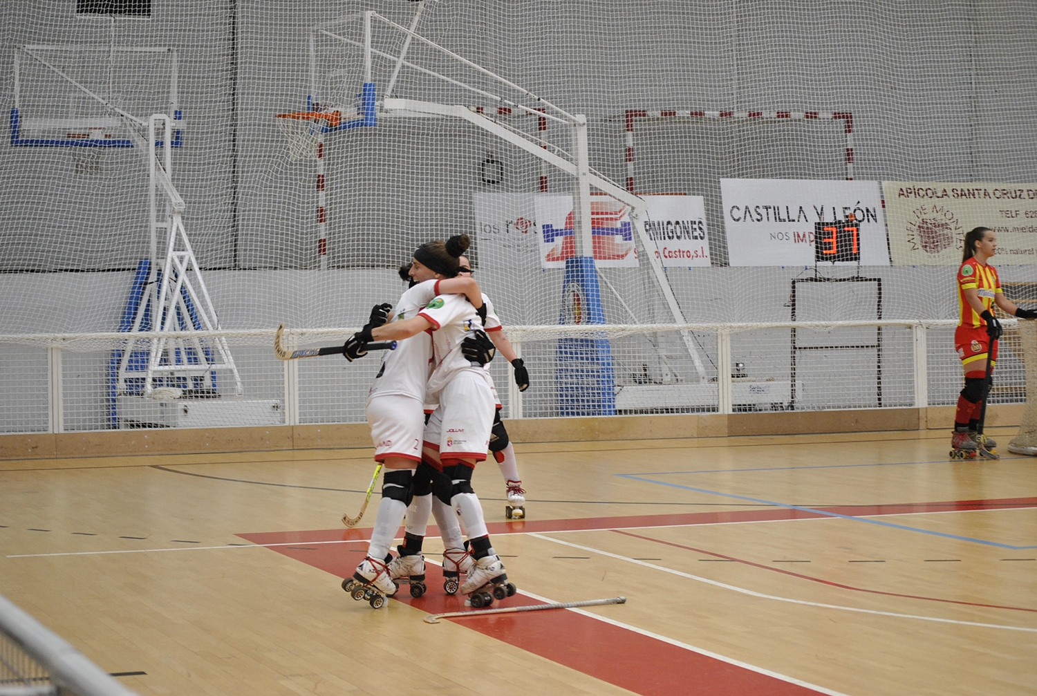 Bembibre Hockey mantiene sus opciones europeas gracias a un punto agónico ante Martinelia Manlleu