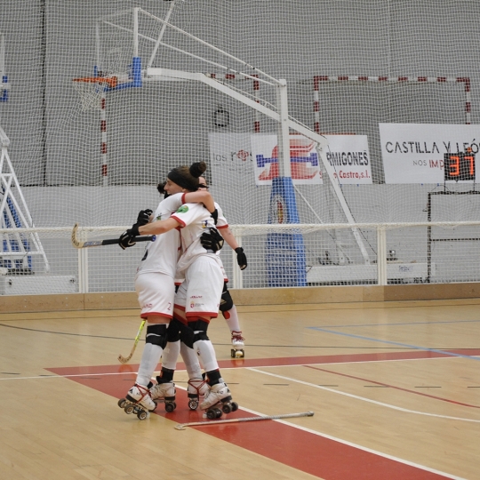 Bembibre Hockey mantiene sus opciones europeas gracias a un punto agónico ante Martinelia Manlleu