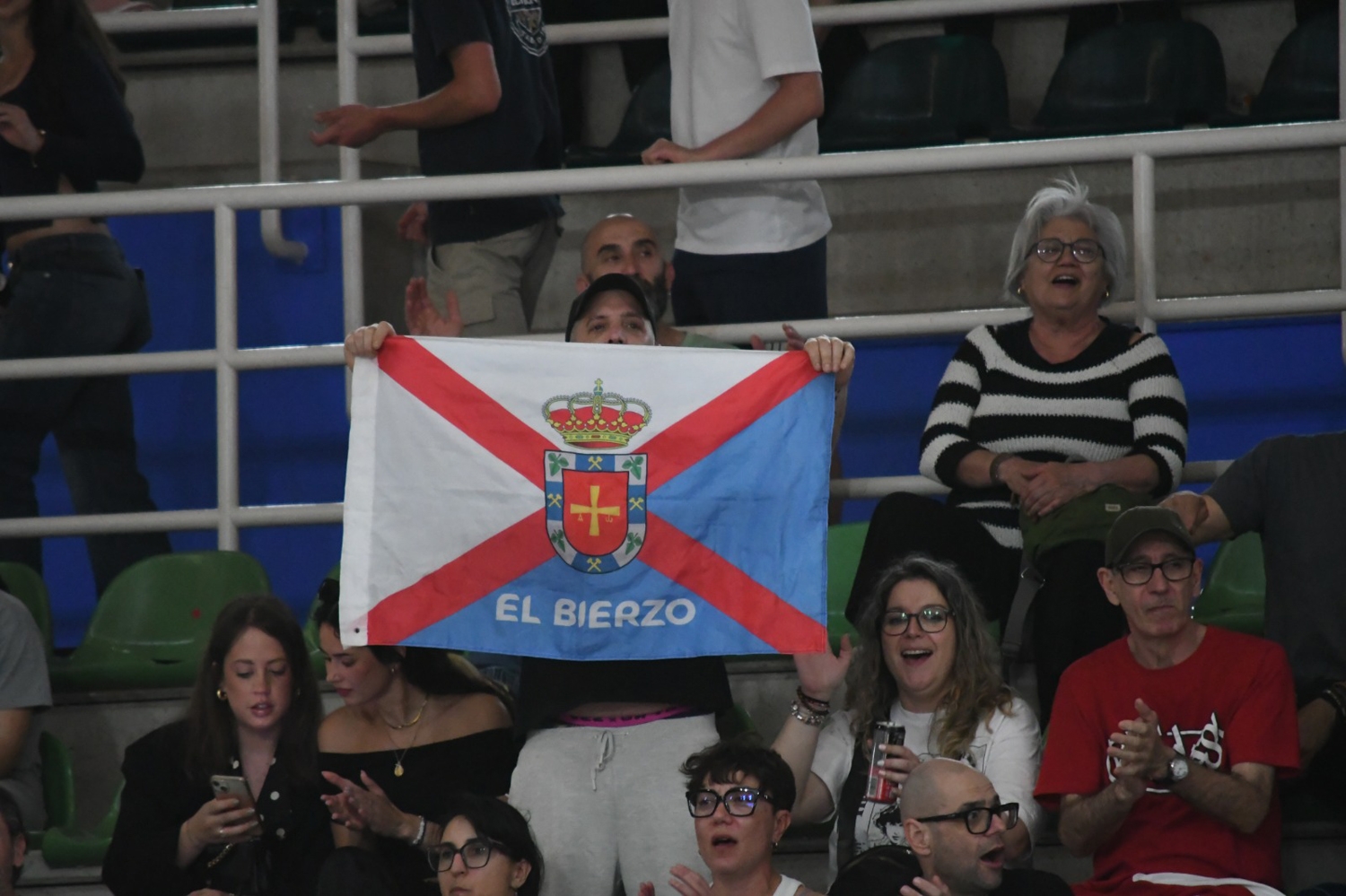 Afición del Clínica Ponferrada (1)