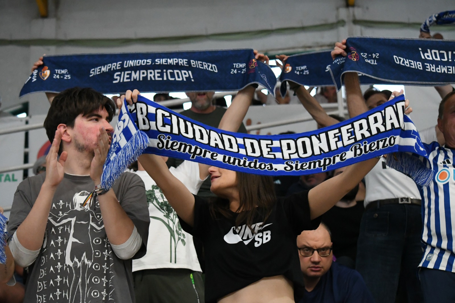 Afición del Clínica Ponferrada (2)