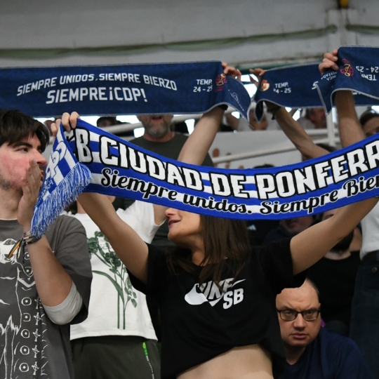 Afición del Clínica Ponferrada (2)