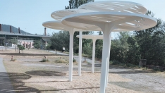 Estructuras de sombra en el parque de la Concordia de Ponferrada