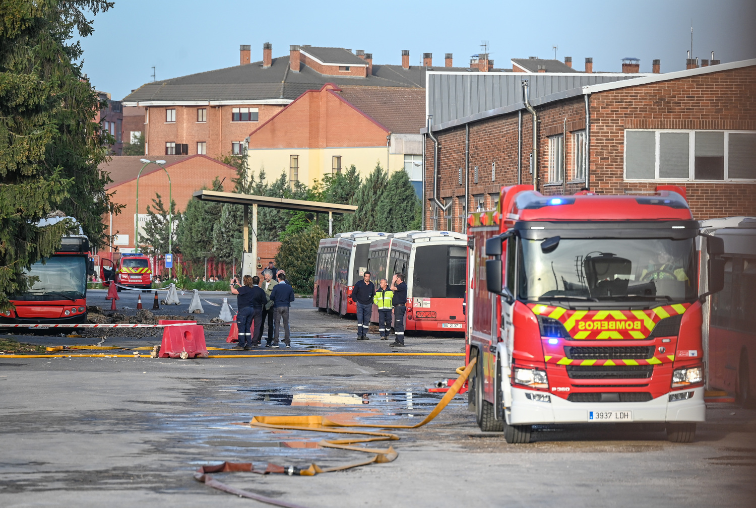 Incendio en las cocheras municipales de Burgos | Ricardo Ordóñez / ICAL