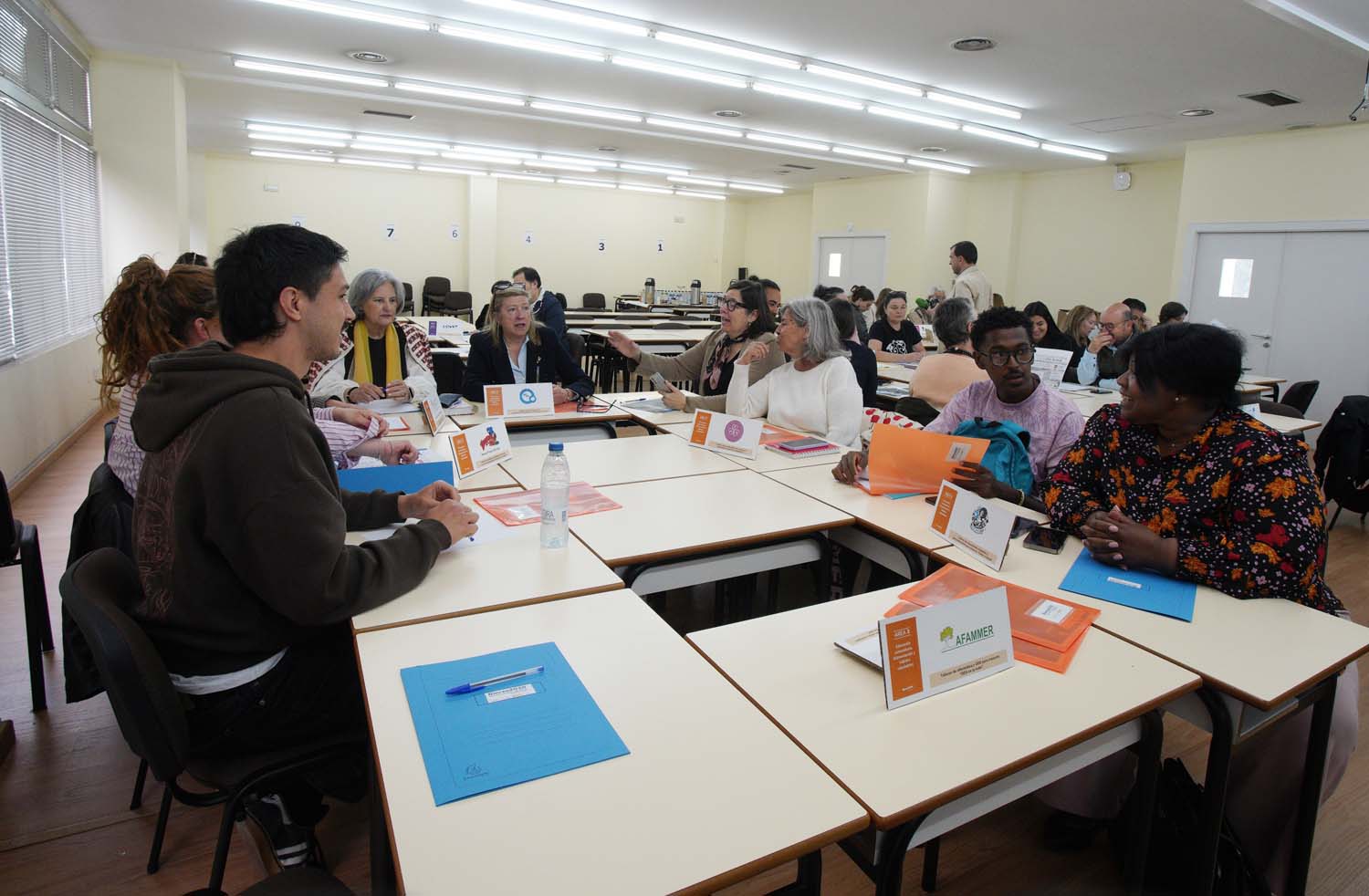 César SánchezICAL . El presidente del Consejo Comarcal del Bierzo, Olegario Ramón (C), junto a la consejera comarcal de Formación, Empleo y Agenda 2030, Laura Fernández, y el director de la UNED (3)