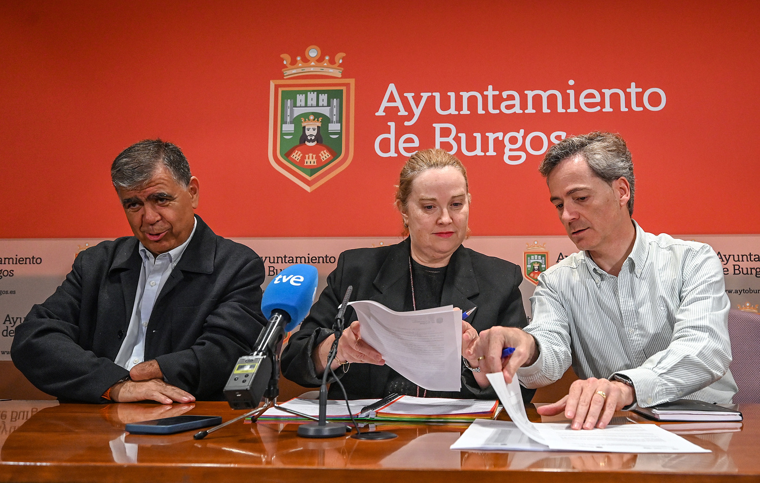 La alcaldesa de Burgos da una rueda de prensa para dar datos sobre el acuerdo con el ayuntamiento de Madrid para el cese de varios autobuses | Ricardo Ordoñez / ICAL