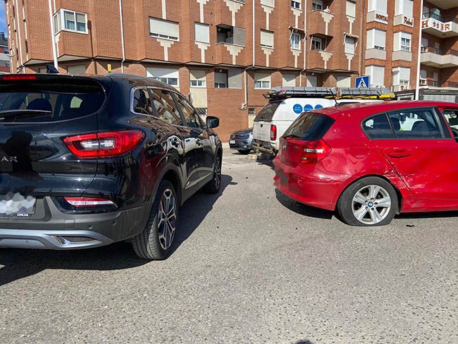 Trasladada al Hospital del Bierzo una mujer de 50 años tras la colisión ...