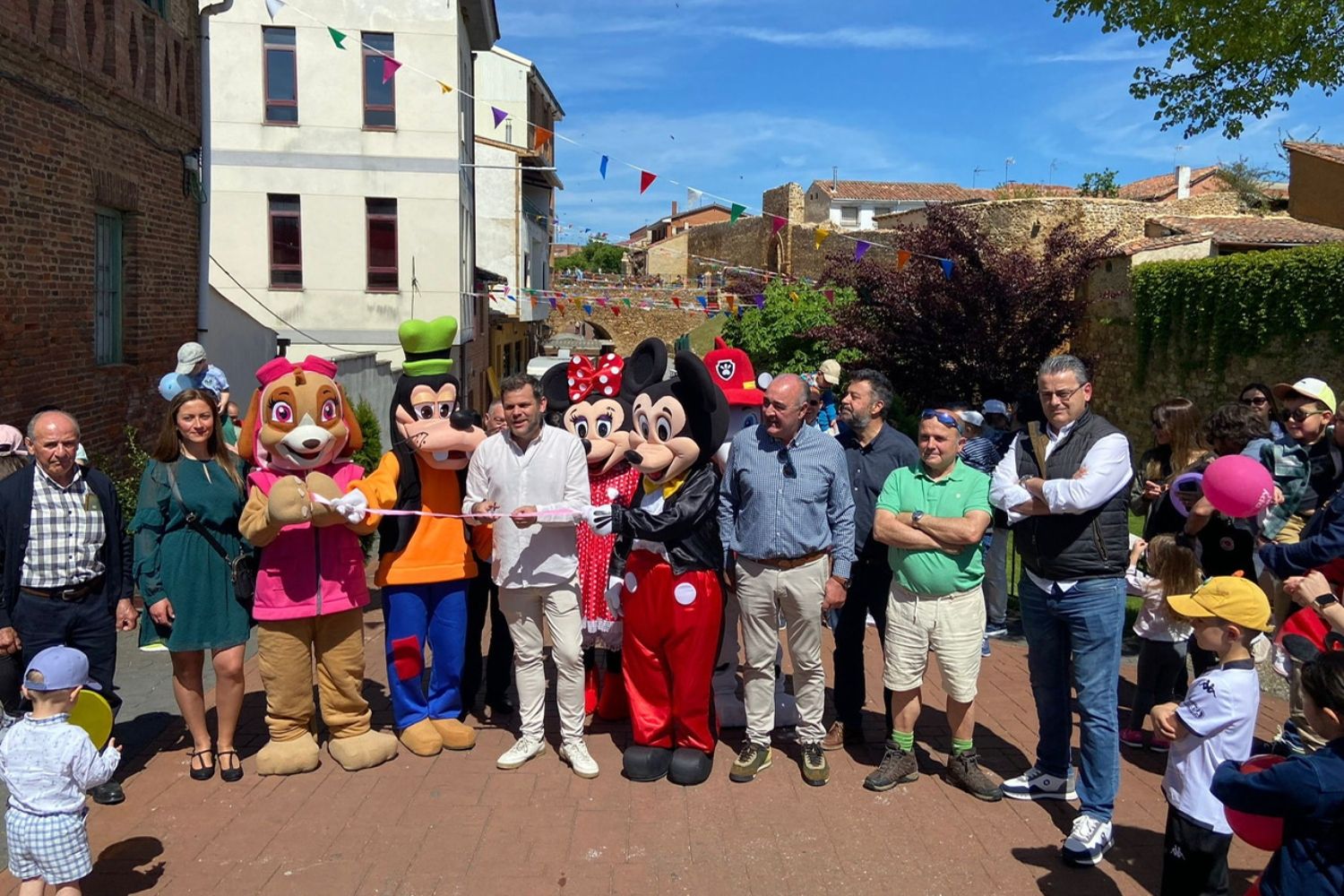 Almanza se convierte en un mundo de fantasía con la III Feria de los Cuentos