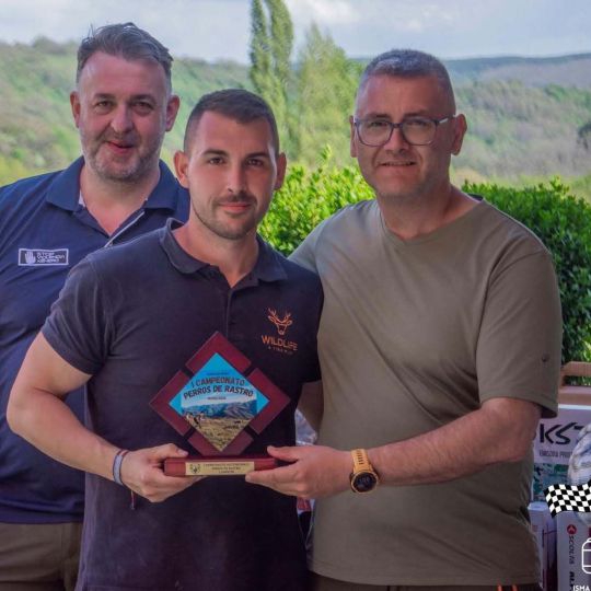 El berciano Iván Carbonero revalida el título regional en el Campeonato de Perros (2)