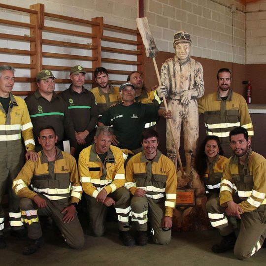 (Peio García / ICAL). Brugos de Fenar (León) rinde homenaje a la brigadas forestales de la Comunidad