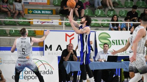 El Lydia Valentín levanta al Clínica Ponferrada en el inicio de los Playoff | Gínes Alonso 