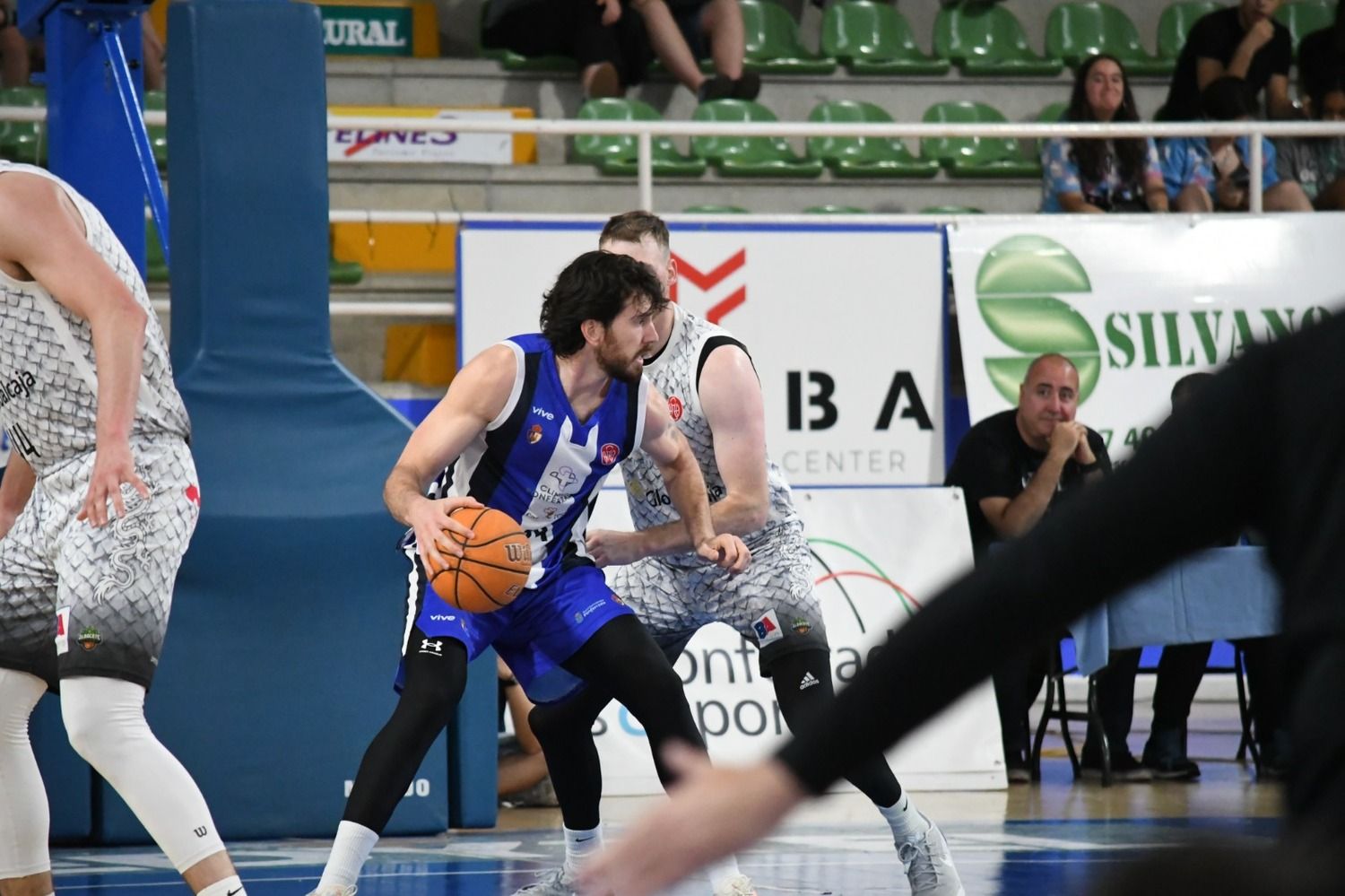 El Lydia Valentín levanta al Clínica Ponferrada en el inicio de los Playoff | Gínes Alonso 