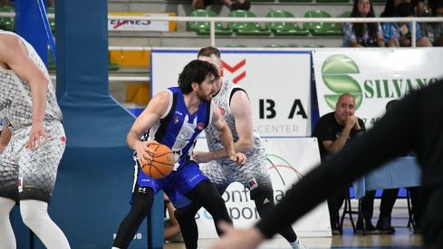 El Lydia Valentín levanta al Clínica Ponferrada en el inicio de los Playoff | Gínes Alonso 