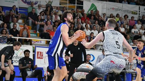 El Lydia Valentín levanta al Clínica Ponferrada en el inicio de los Playoff | Gínes Alonso 